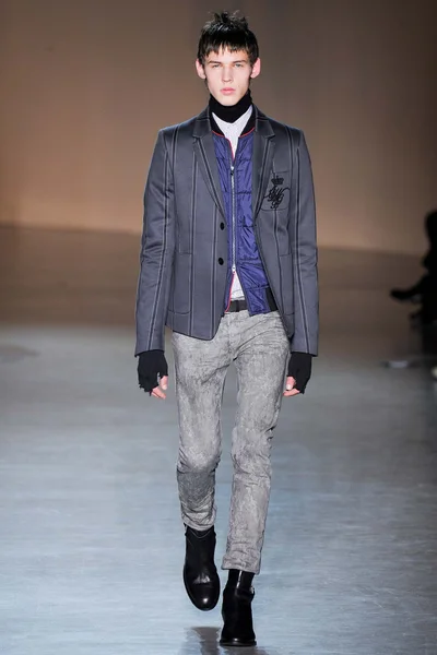Look 12